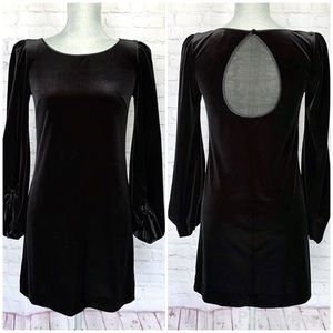 LAUNDRY by Shelli Segal 90s Style Velvet Cocktail Mini Dress with Cutout Back